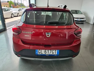 Car image 5