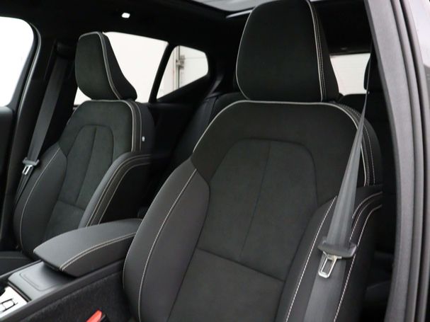 Volvo XC40 B4 Black Edition 145 kW image number 12