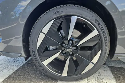 Car image 34