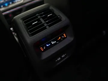 Car image 46