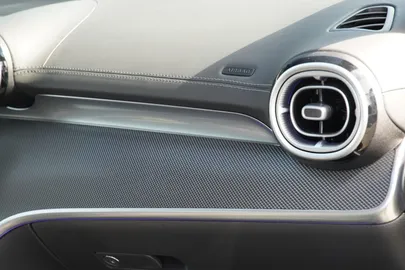 Car image 32