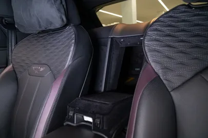 Car image 30