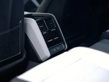 Car image 43