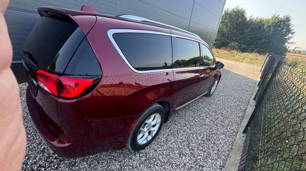 Chrysler Pacifica 214 kW image number 4