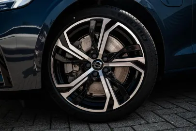 Car image 32
