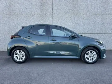 Car image 4
