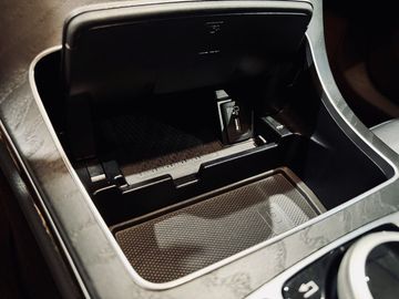 Car image 37