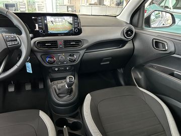 Car image 10