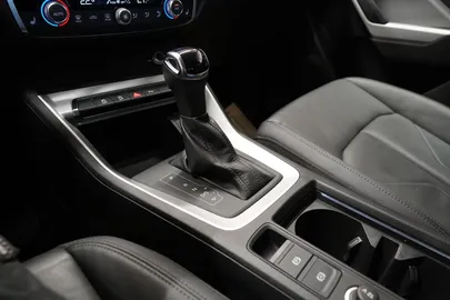 Car image 38