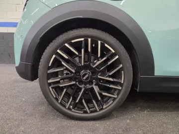 Car image 30