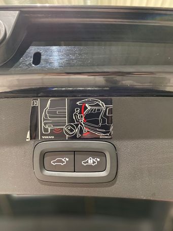 Volvo XC40 Recharge Plus 172 kW image number 6