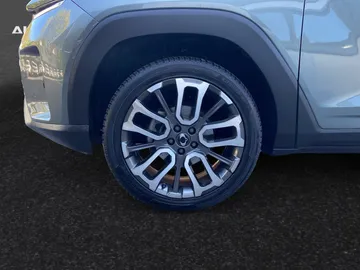 Car image 32