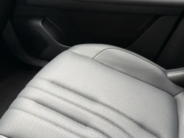 Car image 44