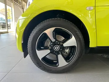 Car image 27