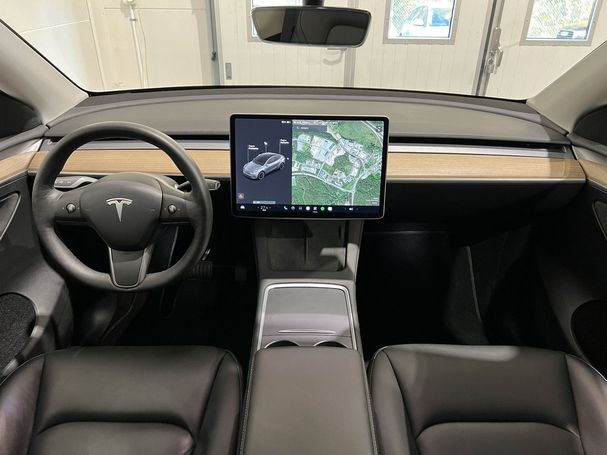 Tesla Model Y Long Range AWD 378 kW image number 14