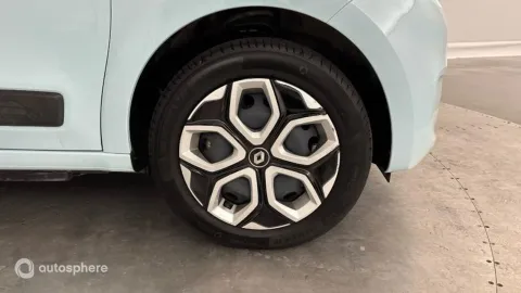 Car image 20