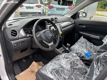 Car image 10