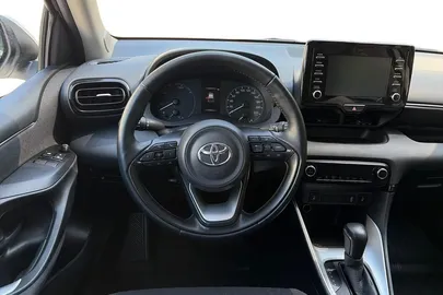 Car image 4