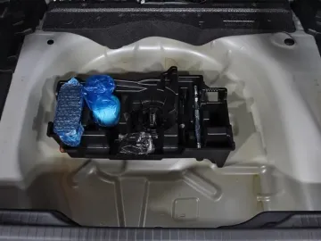 Car image 40