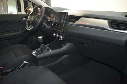 Car image 11