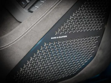 Car image 30