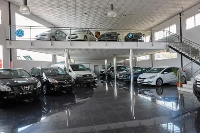 Car image 17