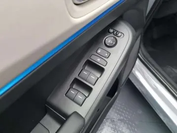 Car image 44