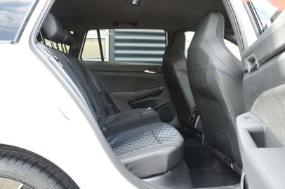 Car image 36