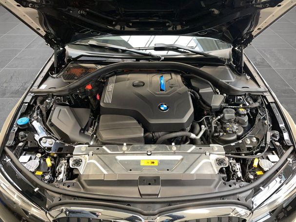 BMW 330e Touring M 215 kW image number 31