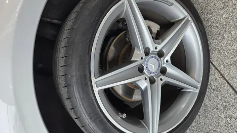 Car image 24