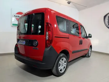 Car image 25