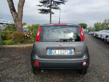 Car image 5