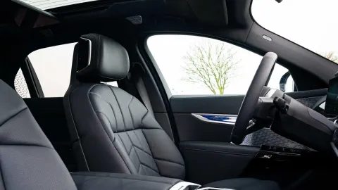 Car image 30