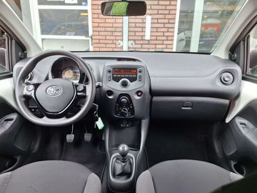 Car image 23