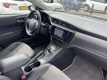 Car image 30