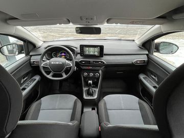 Car image 9