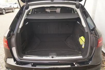 Car image 28