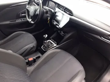 Car image 19