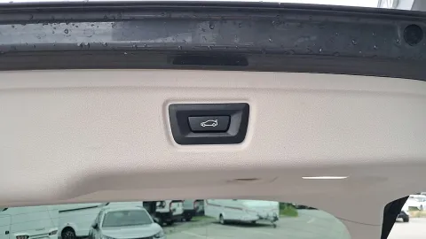 Car image 38