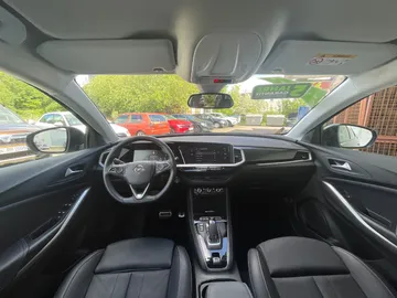 Car image 24
