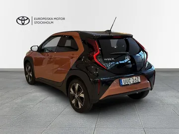 Car image 4