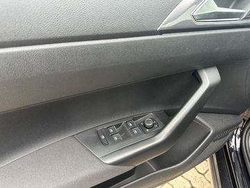 Car image 33