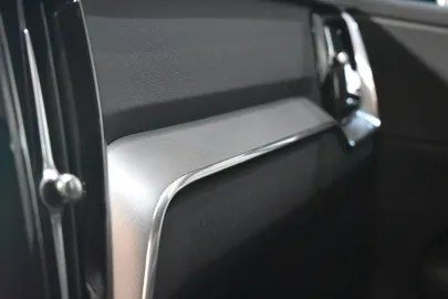 Car image 38