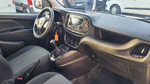 Car image 10