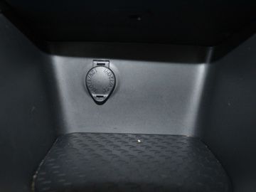 Car image 33