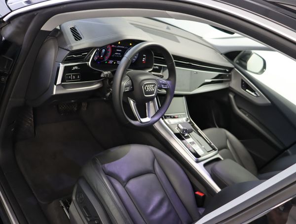 Audi Q8 55 TFSI quattro Tiptronic 250 kW image number 8