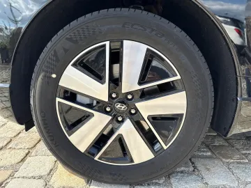 Car image 28