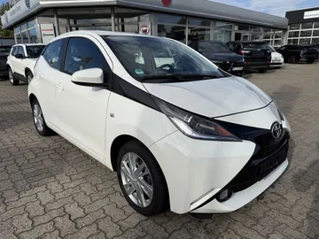 Car image 2