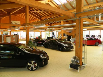 Car image 25