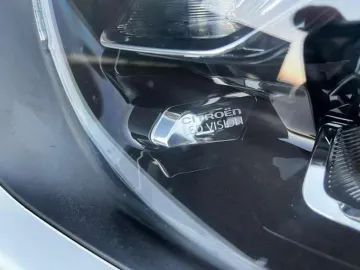 Car image 28